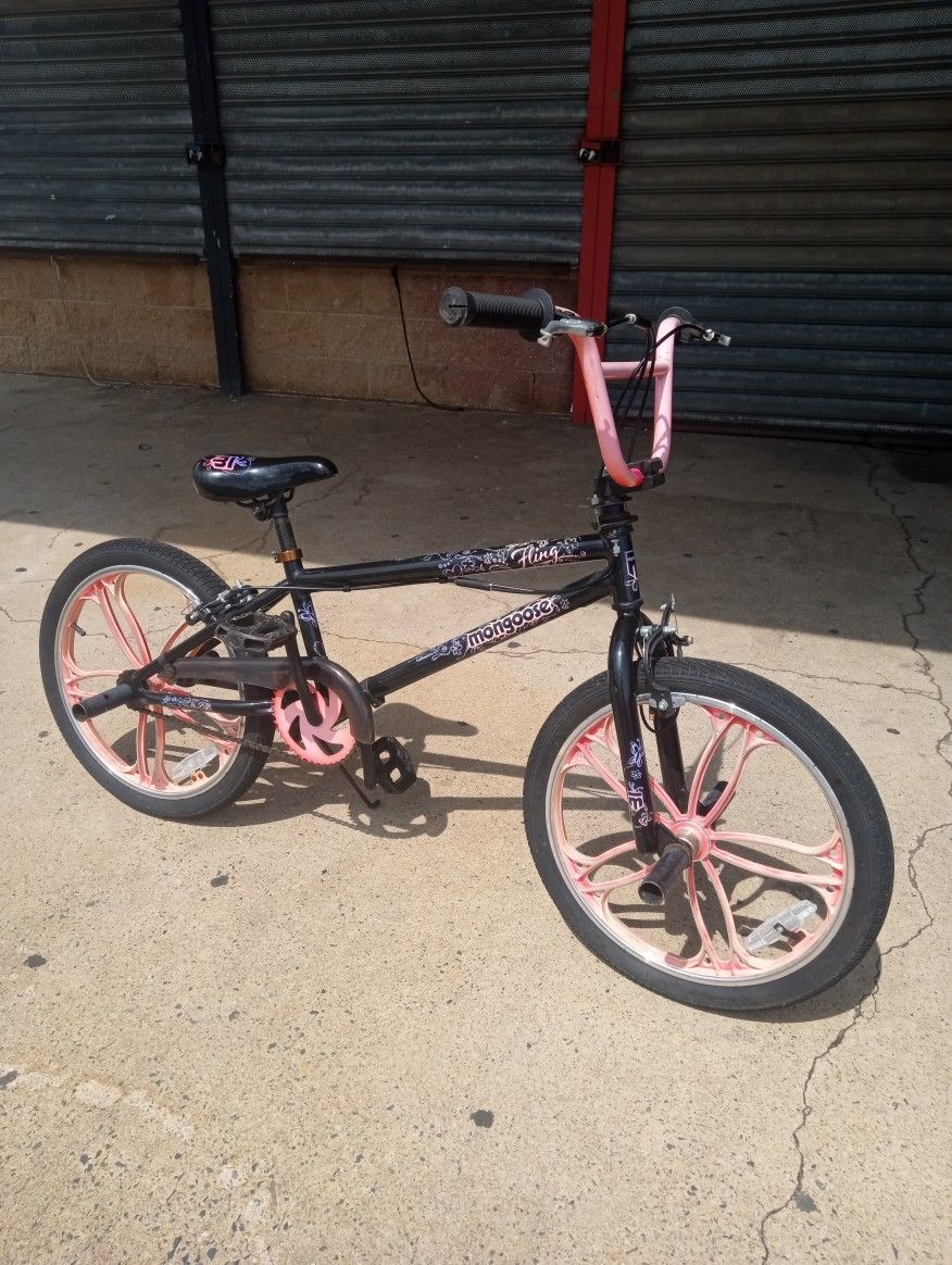 20 inch Mongoose Fling freestyle BMX bike with mag rims