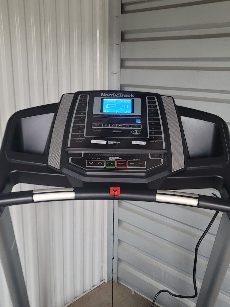 Like New Nordic Track T 6.5 S Treadmill for Sale in Auburn, WA OfferUp