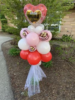 Mother’s Day balloon. Yard display