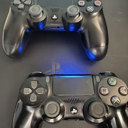 PS4 Slim (Two Controllers)