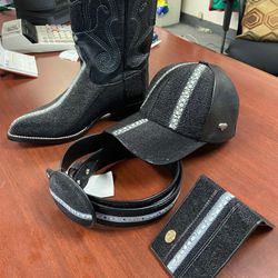Nuevo set vaquero de botas,cinturón,gorra y cartera de piel original perla completa
