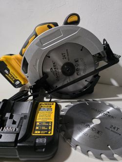 Sierra Dewalt 20 Voltios Con Batería Y Cargador