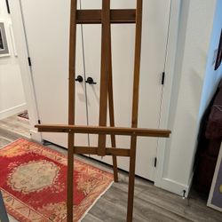 Wood easel 