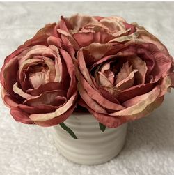NWOT Artificial Silk Rose Flower Arrangement With Ceramic Vase