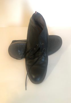 Men’s leather boots mid cut Tommy Hilfiger size 12 black in color