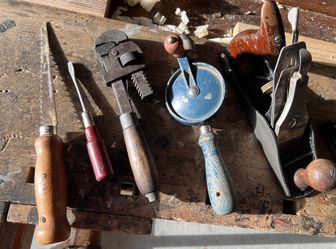 Vintage hand tools lot – planes, brace, drill, saw