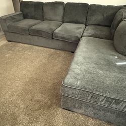 Sofa sectional FULL size nearly NEW