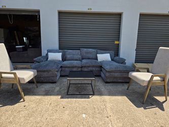 BEAUTIFULL LIVING ROOMS PERFECT CONDITION