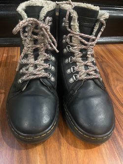 Dr. Martens Combs W 6-Eye Faux Fur lined Boots size 8