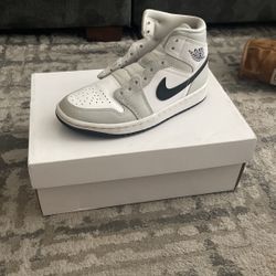 Jordan 1 Mid | Grey Fog | Size 5 Women’s 