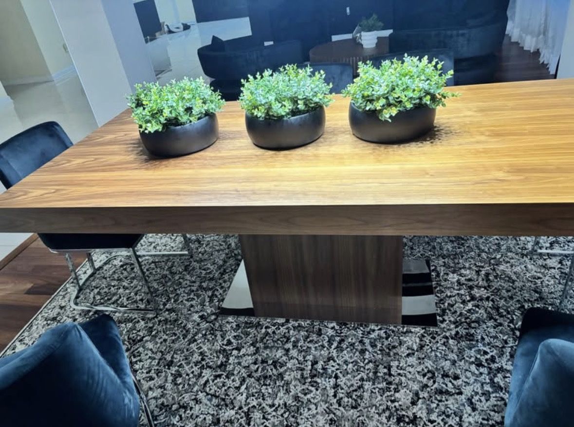 Dining Table Set With Velvet Chairs