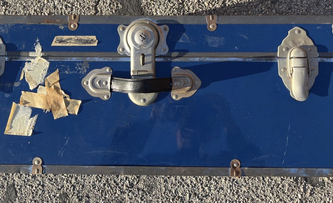 Vintage Locking Trunk w/key