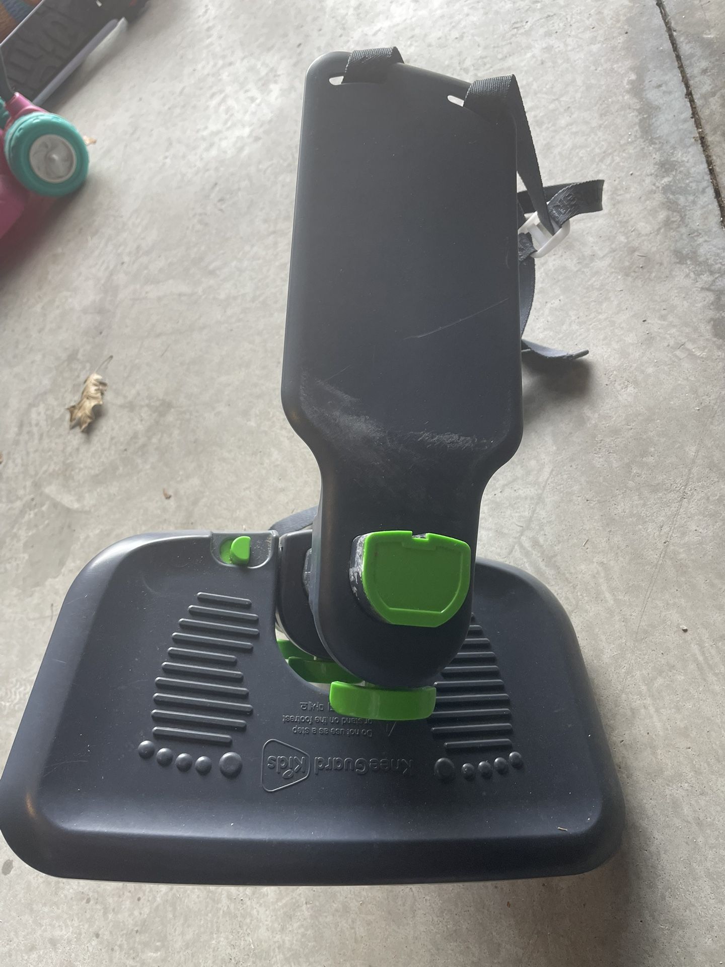 Kneesguard Kids Car Foot Rest for Children and Babies. Footrest is Compatible with Toddler Booster Seats for Easy