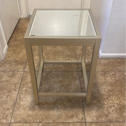 End Table -mirrored Top -light Gold