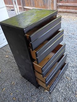 DRESSER