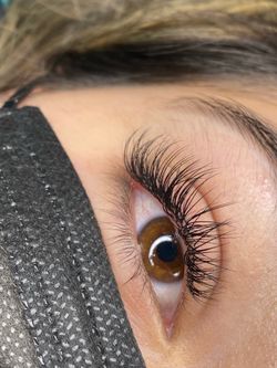 Eyelashes Extensions