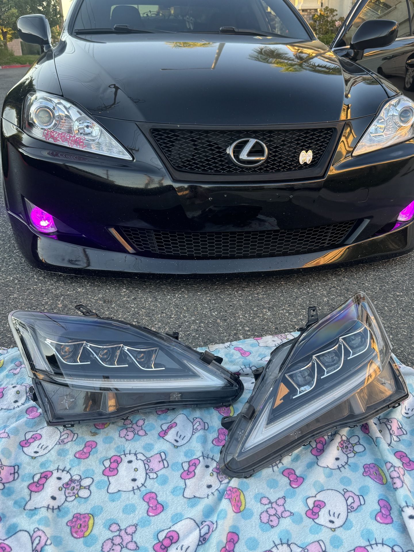 06-13 2IS IS350/IS250 VLAND HEADLIGHTS