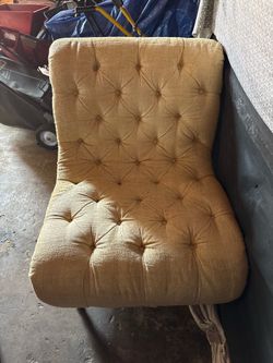 Small comfy couch  chair