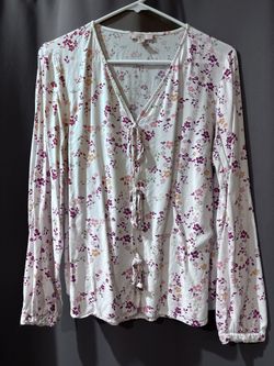 Como Vintage long-sleeve, floral-print, tie-front, V-neck blouse Size Medium