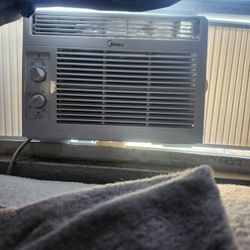 Window AC unit 