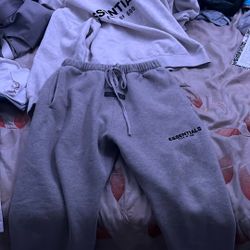 Uncuffed Essential Sweats 