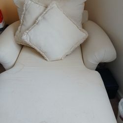 Chaise Lounge MUST GO