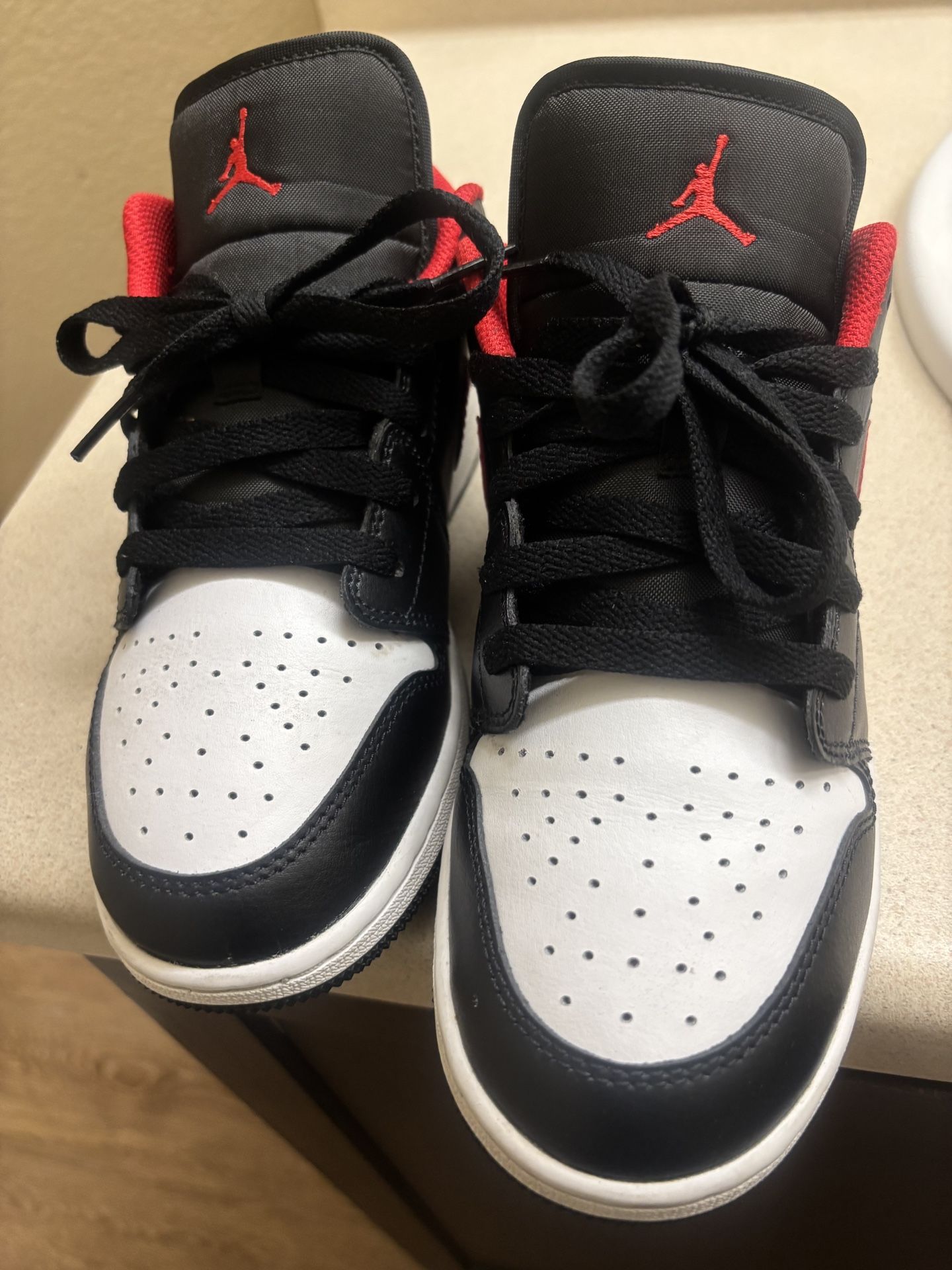 JORDAN 1 LOW size 5.5y no Box π¦