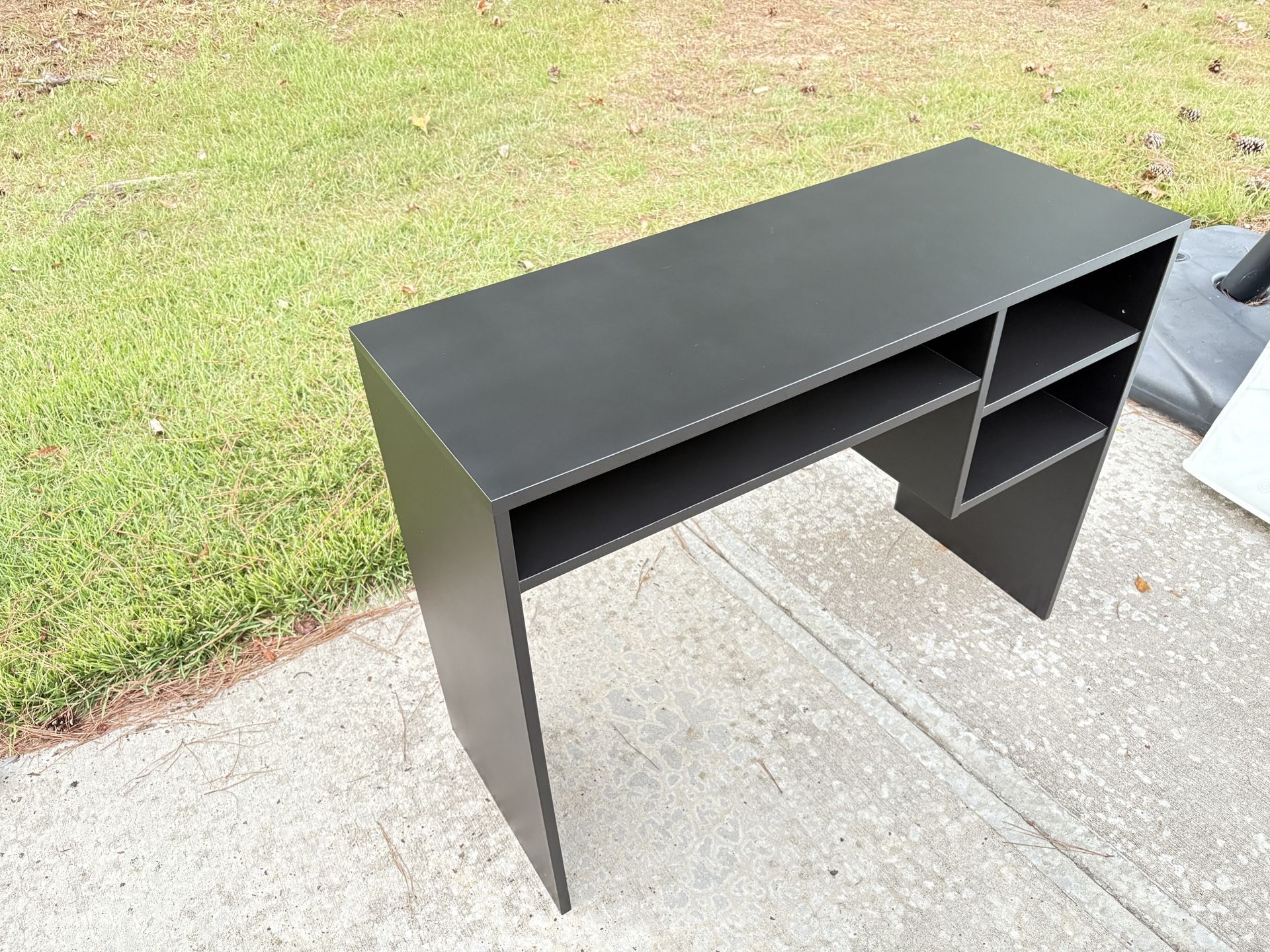 Black Desk