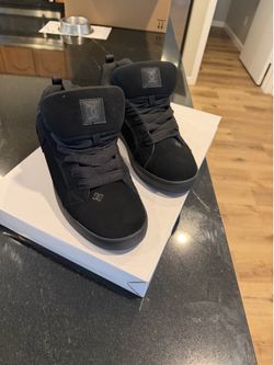 DC shoes black size 10