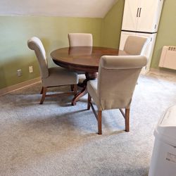 Dining Room Table and 4 Chairs