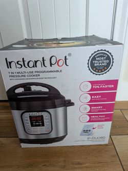 8 Qt Instant Pot with accessories