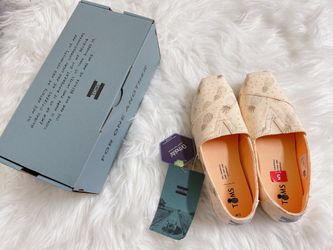 Brand New Toms Shoes $25