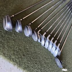 Northwestern Golf Set