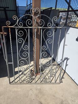 Side gate