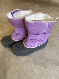 Girls purple snow boots size 4 in excellent condition only used a couple times