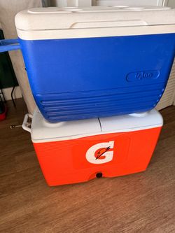 Igloo and Gatorade Coolers – Set of 2