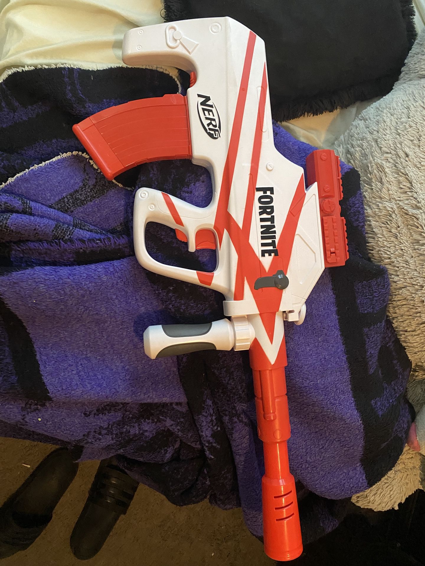 Fortnite Aug B-ar Need Gun
