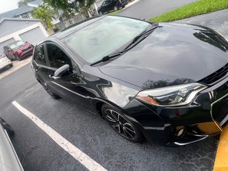 Black Sedan Toyota Corolla 2015 se