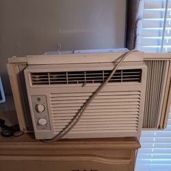 2 5000btu Work Great Moveing Don't Need Them No More