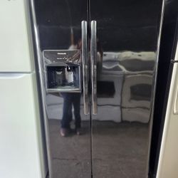 Frigidaire Side-By-Side Fridge 