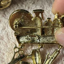 Well-Made, Brooch