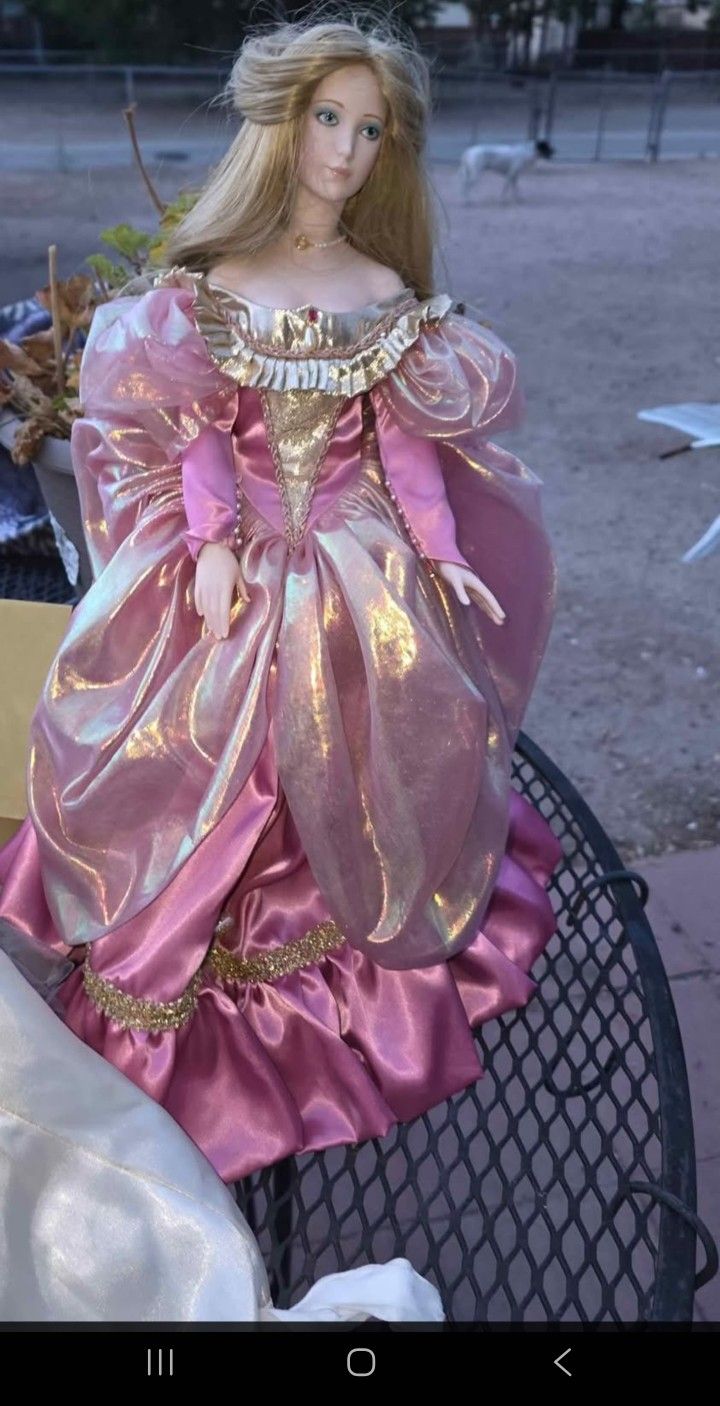 2 vintage beautiful dolls