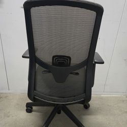 Ergonomic Task Chair In Good Conditions With Mesh Back 