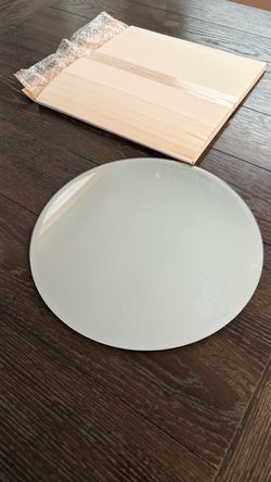 Elegant round table mirrors