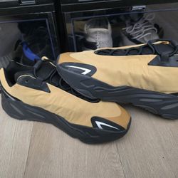 Yeezy 700 MVMN