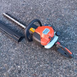 Husqvarna 122HD45 17.5in 22cc Headge Trimmer Almost New Condition. Many Other Tools. For Pick Up Fremont Sea. No Low Ball Offers Please. No Trades. 