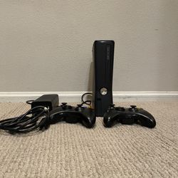 Microsoft Xbox 360 Console with Wireless Controller Black