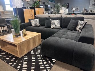 Stunning modern couch! $1299 🖤🔥 More colors!
