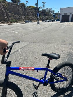 BMX elite with blue pegs