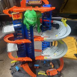 Hot wheels T-Rex Ultimate Garage